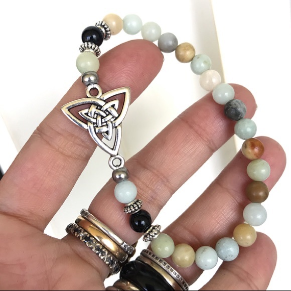 Celtic knot triquetra amazonite bead bracelet - Picture 2 of 8